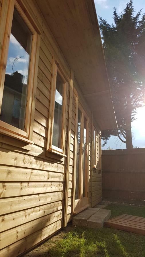 Urban Log Cabin Near Zone 2 Tube Londra Dış mekan fotoğraf